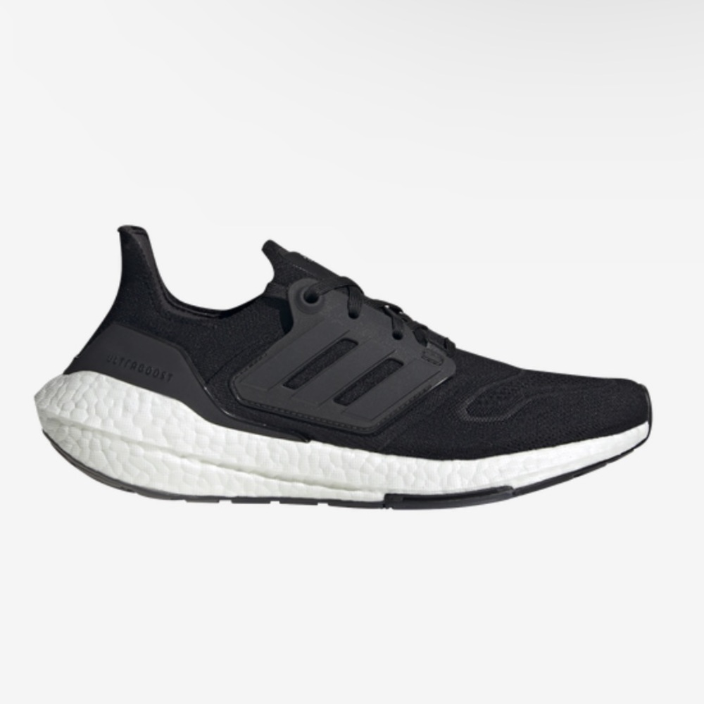 ✨ADIDAS BLACK AND WHITE ULTRABOOST 22✨